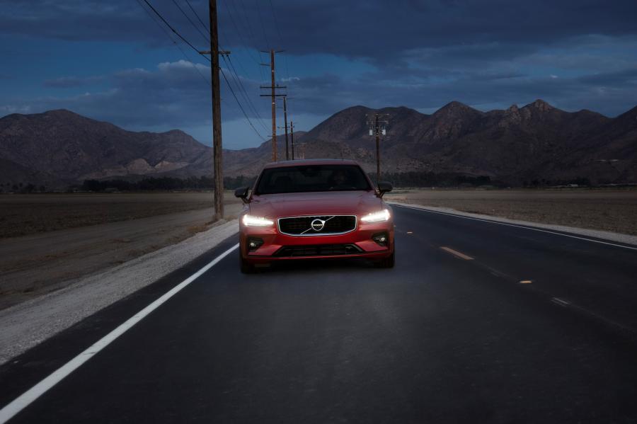  Volvo S60 T6 R-Design 2018 года  (NA) (фото 6 из 40)